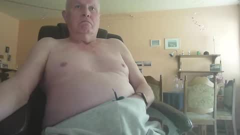 Snapshot of 29famila chatting on October 19, 11:44 am 29famila online show from October 19, 11:44 am