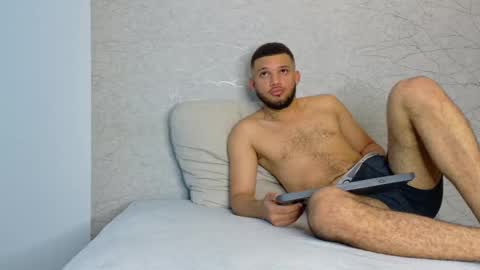 Snapshot of 2alexoconor chatting on February 24, 8:25 pm 2alexoconor online show from February 24, 8:25 pm