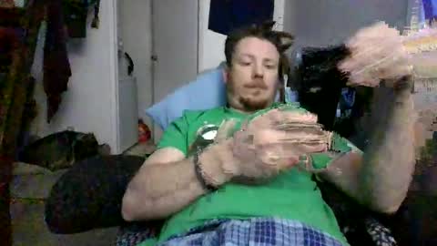 Snapshot of 2ballsagna chatting on December 17, 7:42 pm 2ballsagna online show from December 17, 7:42 pm