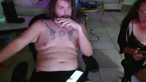 Snapshot of 2dirtyhillbillies chatting on July 7, 1:08 am ThrillBilly online show from July 7, 1:08 am