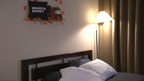 Snapshot of 2girls_1dream chatting on October 24, 6:54 am Elley online show from October 24, 6:54 am