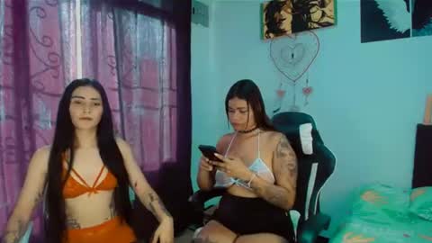 Snapshot of 2girls__dream chatting on June 20, 9:06 pm samantha sharon online show from June 20, 9:06 pm