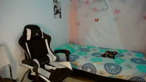 Snapshot of 2girls__dream chatting on July 14, 6:51 am samantha sharon online show from July 14, 6:51 am
