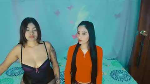 Snapshot of 2girls__dream chatting on July 23, 3:43 pm samantha sharon online show from July 23, 3:43 pm