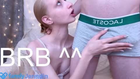 Snapshot of 2nc_ chatting on December 28, 7:33 pm Eleot online show from December 28, 7:33 pm