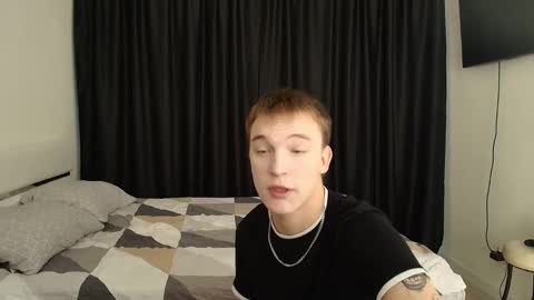 Snapshot of 2nc_ chatting on October 8, 10:57 am Eleot online show from October 8, 10:57 am