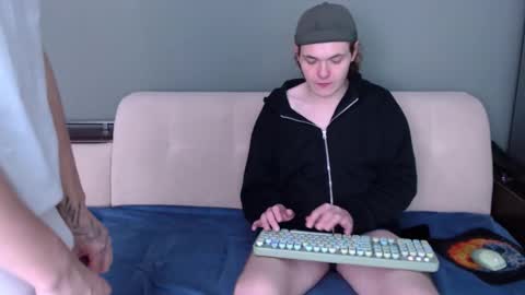 Snapshot of 2nc_ chatting on October 9, 10:24 am Eleot online show from October 9, 10:24 am