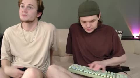 Snapshot of 2nc_ chatting on November 28, 4:37 am Eleot online show from November 28, 4:37 am