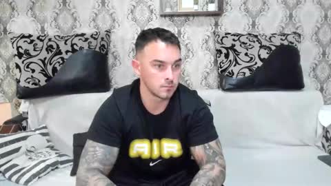 2sexymuscles online show from November 13, 10:41 pm