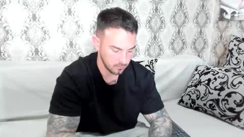 2sexymuscles online show from April 21, 7:50 pm