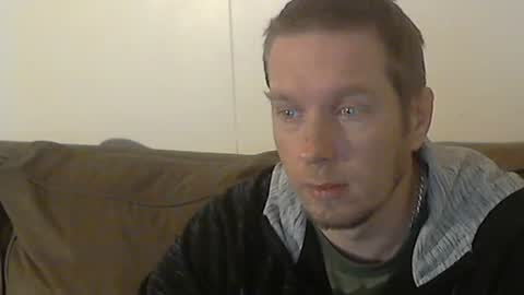 2small4you83 online show from December 6, 12:34 am