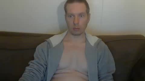 2small4you83 online show from February 24, 11:36 pm