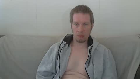 2small4you83 online show from April 27, 4:05 pm