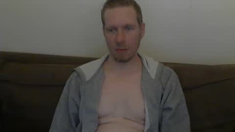2small4you83 online show from June 9, 6:41 pm