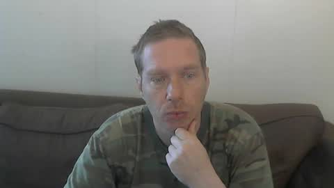 2small4you83 online show from June 16, 9:56 am