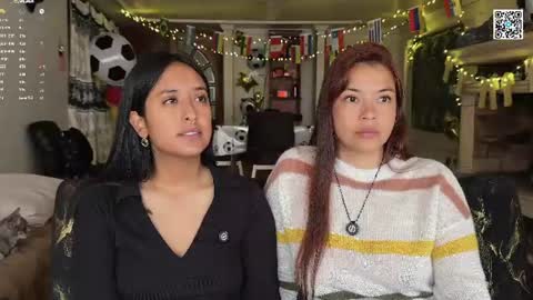 Snapshot of 2summerlove2 chatting on July 19, 1:37 pm Dalilah and Tarah online show from July 19, 1:37 pm