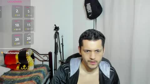 Alex THE BIG SNAKE DUDE online show from June 6, 9:30 pm