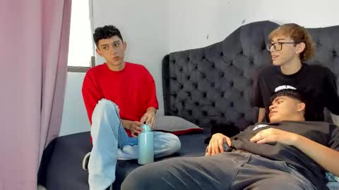 Snapshot of 3guy3 chatting on November 21, 8:07 pm Guy 1 Guy 2 Guy 3. online show from November 21, 8:07 pm