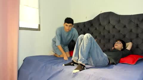 Snapshot of 3guy3 chatting on November 28, 8:00 pm Guy 1 Guy 2 Guy 3. online show from November 28, 8:00 pm