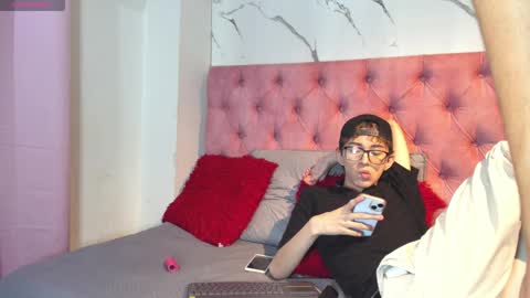 Snapshot of 3guy3 chatting on December 20, 8:05 pm Guy 1 Guy 2 Guy 3. online show from December 20, 8:05 pm