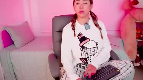 Snapshot of 3kam_amazonian chatting on December 4, 8:23 am independent model online show from December 4, 8:23 am