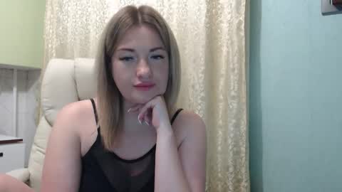Snapshot of 3sweetcandy3 chatting on May 25, 10:49 pm 3sweetcandy3 online show from May 25, 10:49 pm
