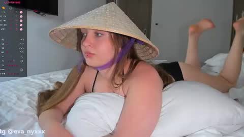 Snapshot of 3va_nyx chatting on June 12, 5:06 am Eva online show from June 12, 5:06 am