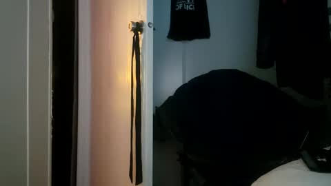 Snapshot of 420crazystoner chatting on December 27, 7:40 am Joel online show from December 27, 7:40 am