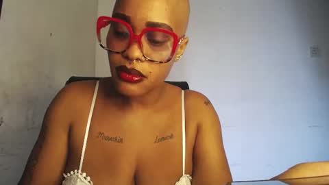 Snapshot of 420ebony_goddess chatting on June 16, 3:03 pm goddess zuri online show from June 16, 3:03 pm