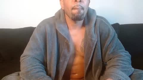 420flyguy online show from December 3, 8:39 pm