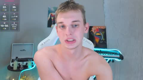 Snapshot of 4ever_dude chatting on February 1, 12:58 pm Andrew online show from February 1, 12:58 pm