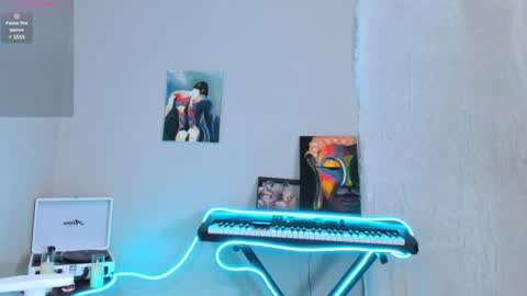 Snapshot of 4ever_dude chatting on February 7, 2:50 am Andrew online show from February 7, 2:50 am