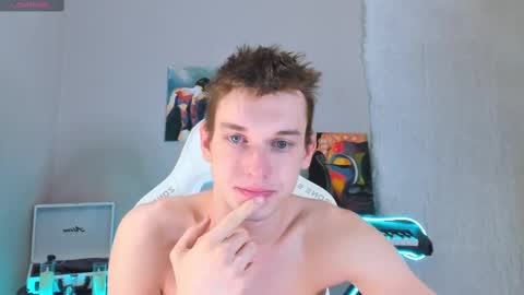 Snapshot of 4ever_dude chatting on February 23, 5:01 am Andrew online show from February 23, 5:01 am