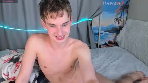 Snapshot of 4ever_dude chatting on October 18, 2:40 pm Andrew online show from October 18, 2:40 pm