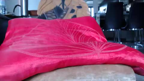 Snapshot of 555888000 chatting on November 16, 10:32 am Steven online show from November 16, 10:32 am