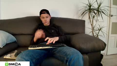 Snapshot of 696frank chatting on March 10, 9:32 am chico online show from March 10, 9:32 am