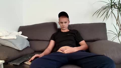 Snapshot of 696frank chatting on November 9, 3:21 pm chico online show from November 9, 3:21 pm