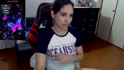 Snapshot of 69_shades chatting on April 27, 8:29 pm lucero online show from April 27, 8:29 pm