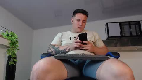 Snapshot of 69milk chatting on July 23, 3:48 am 69milk online show from July 23, 3:48 am