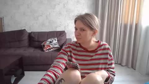 Snapshot of 69riley_reid69 chatting on June 4, 7:03 am 69Riley Reid69 online show from June 4, 7:03 am