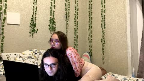 6hei6not online show from December 3, 3:32 pm