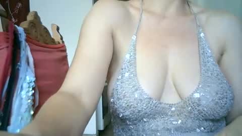 Snapshot of 77lilu chatting on July 9, 10:30 am Lilu online show from July 9, 10:30 am