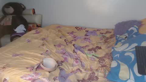 Snapshot of 7sunflower7 chatting on December 18, 12:38 am SunFlower online show from December 18, 12:38 am