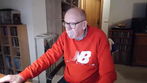  Papi  online show from November 26, 5:25 pm