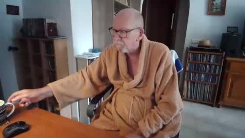  Papi  online show from May 2, 8:41 am