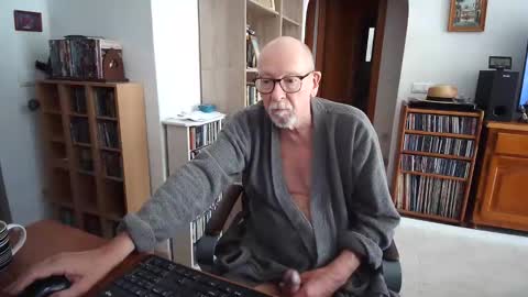 Snapshot of 7thsojourn chatting on May 16, 8:55 am Papi online show from May 16, 8:55 am