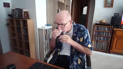 Snapshot of 7thsojourn chatting on May 17, 9:17 am Papi online show from May 17, 9:17 am