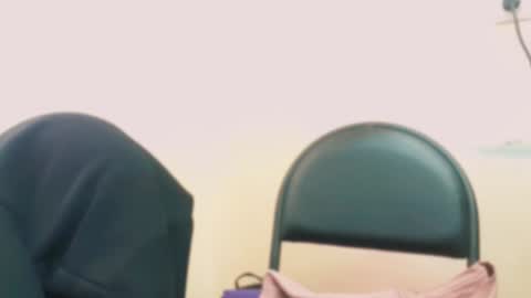 Snapshot of 7znkbob chatting on December 13, 9:46 am bob big head online show from December 13, 9:46 am