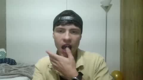 82tomas online show from April 28, 3:11 am
