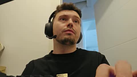 Snapshot of 8inchdude93 chatting on September 15, 10:15 am 8inchdude93 online show from September 15, 10:15 am